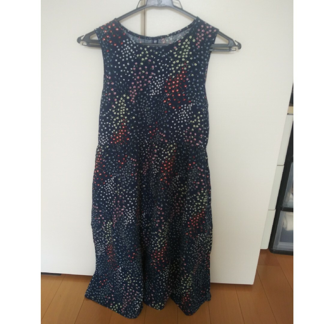 UNIQLO(ユニクロ)のユニクロ　ワンピース　150サイズ キッズ/ベビー/マタニティのキッズ服女の子用(90cm~)(ワンピース)の商品写真