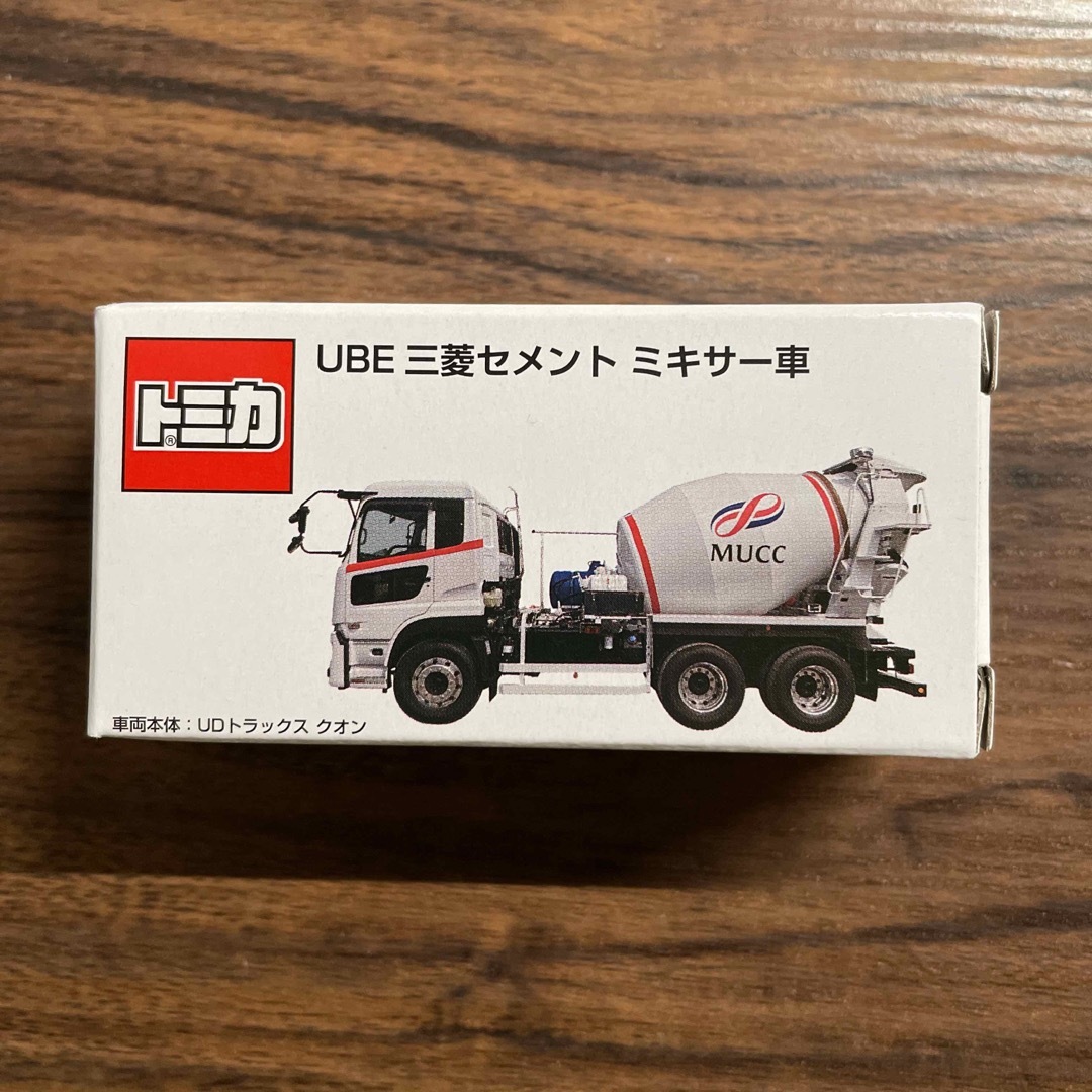 トミカ  UBE三菱セメント ミキサー車