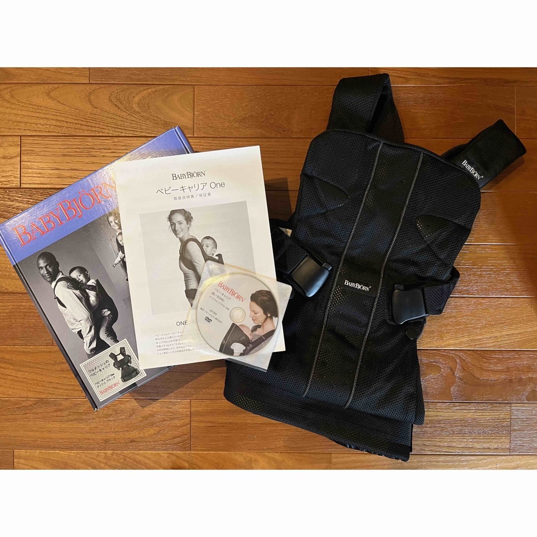 BABYBJORN(ベビービョルン)のベビービョルン ONE メッシュ MESH ブラック　抱っこ紐　ベビーキャリア キッズ/ベビー/マタニティの外出/移動用品(抱っこひも/おんぶひも)の商品写真