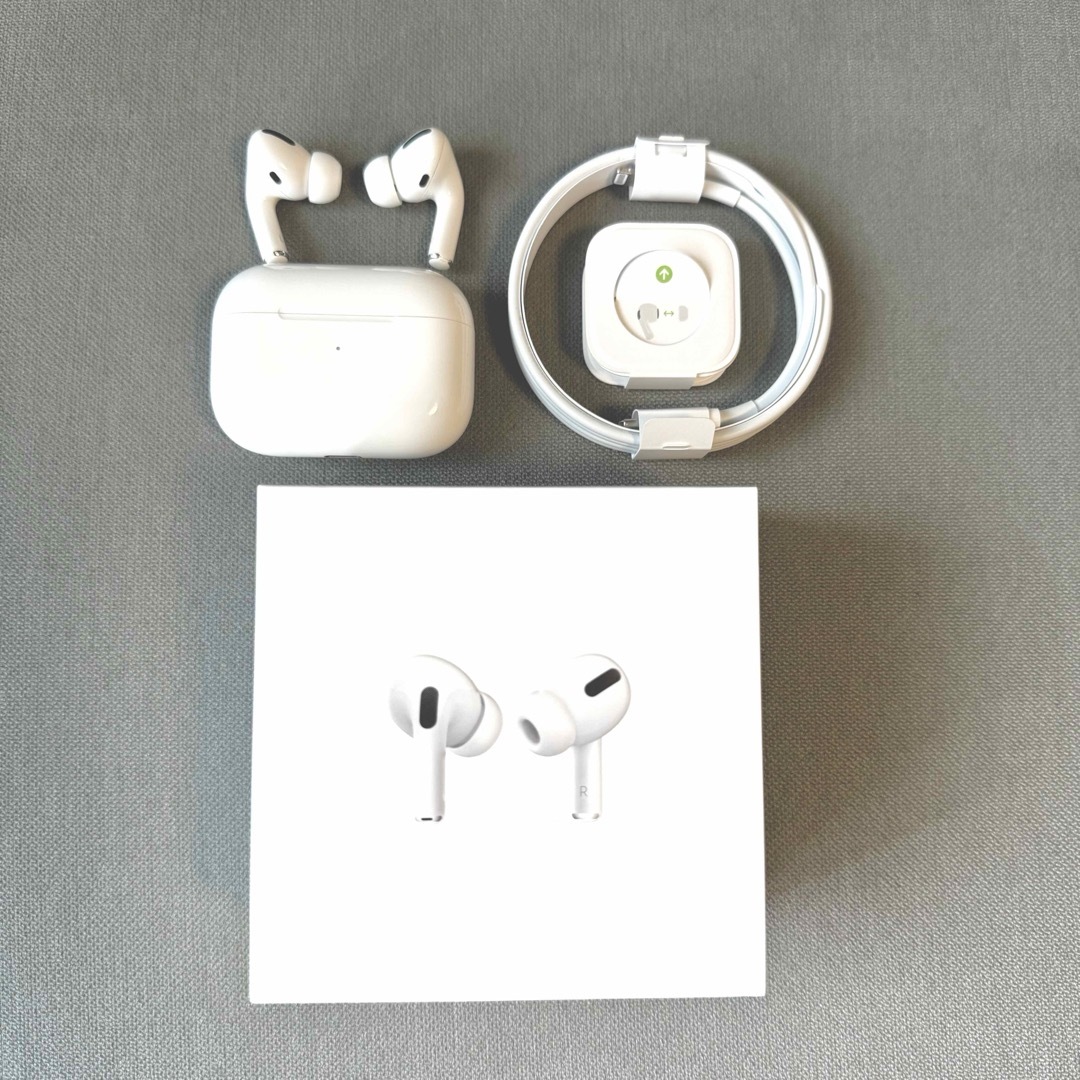 ヘッドフォン/イヤフォンAirPods pro 純正イヤーピース／充電ケーブル未使用