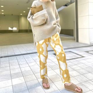 アパルトモンドゥーズィエムクラス(L'Appartement DEUXIEME CLASSE)のアパルトモン  BANANATIME シルク　パンツ　34(カジュアルパンツ)