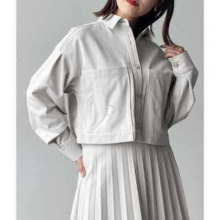 ページボーイ(PAGEBOY)のPAGEBOY  ジャケット　ショートシャツ　ホワイト　完売　人気商品　アウター(シャツ/ブラウス(長袖/七分))