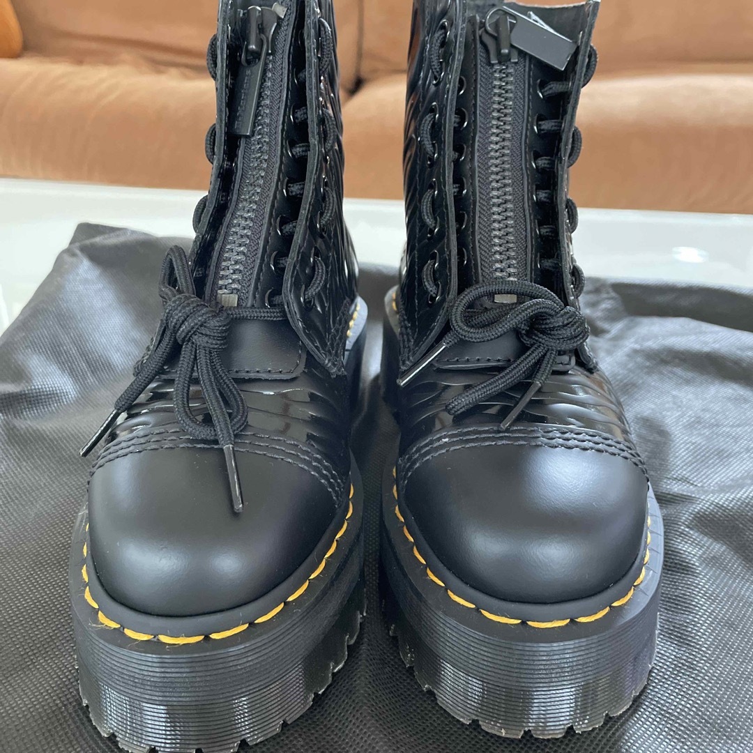 Dr.Martens(ドクターマーチン)のドクターマーチン　エナメル厚底ブーツ レディースの靴/シューズ(ブーツ)の商品写真