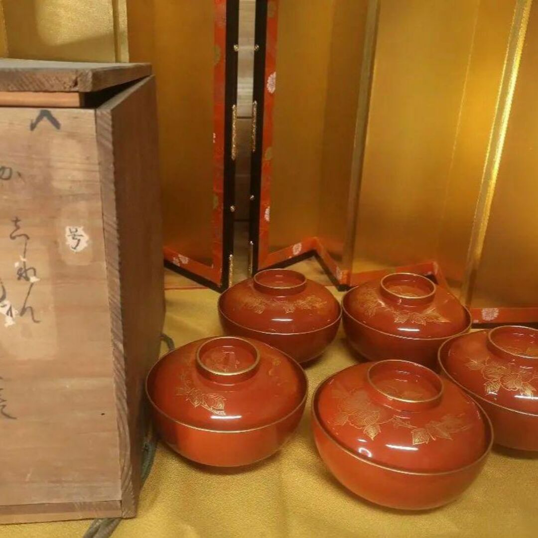 輪島塗 骨董 明治時代 漆器 お椀 汁椀 金彩 花 牡丹 蝶 沈金 木製 天然木 インテリア/住まい/日用品のキッチン/食器(食器)の商品写真