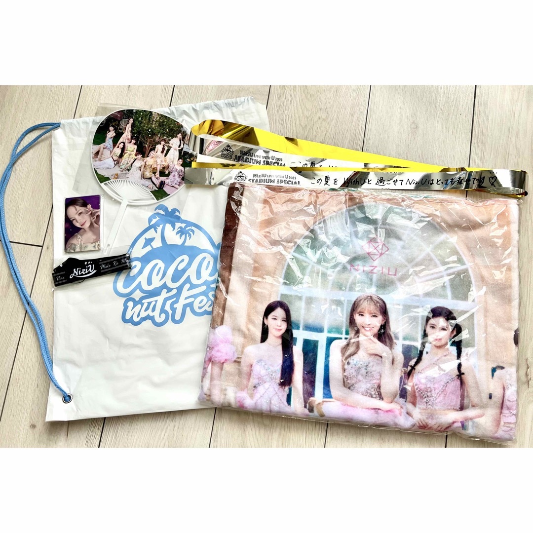 NiziU スタジアム グッズ アプグレ +銀テ | フリマアプリ ラクマ