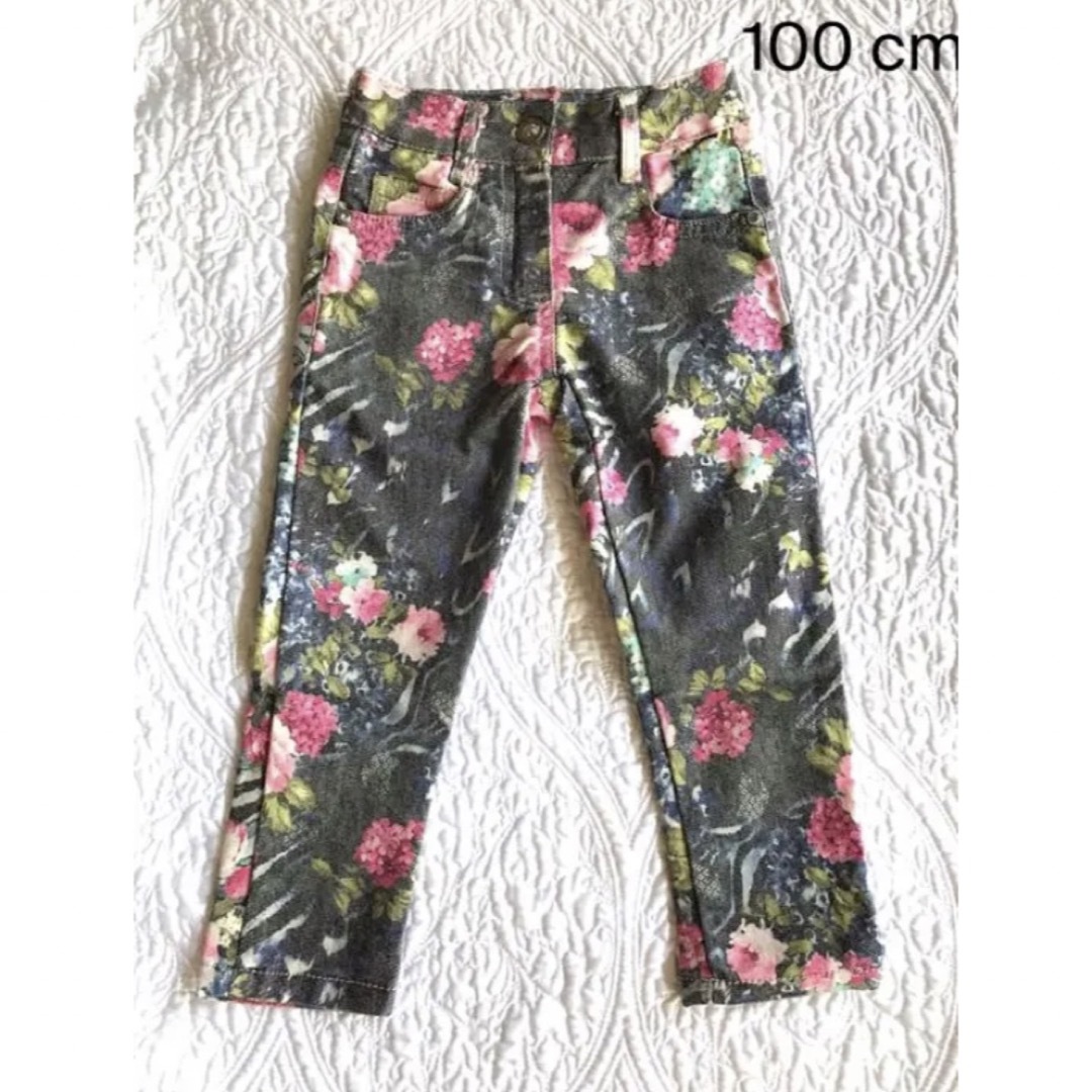 花柄パンツ デニム　100 cm キッズ/ベビー/マタニティのキッズ服女の子用(90cm~)(パンツ/スパッツ)の商品写真