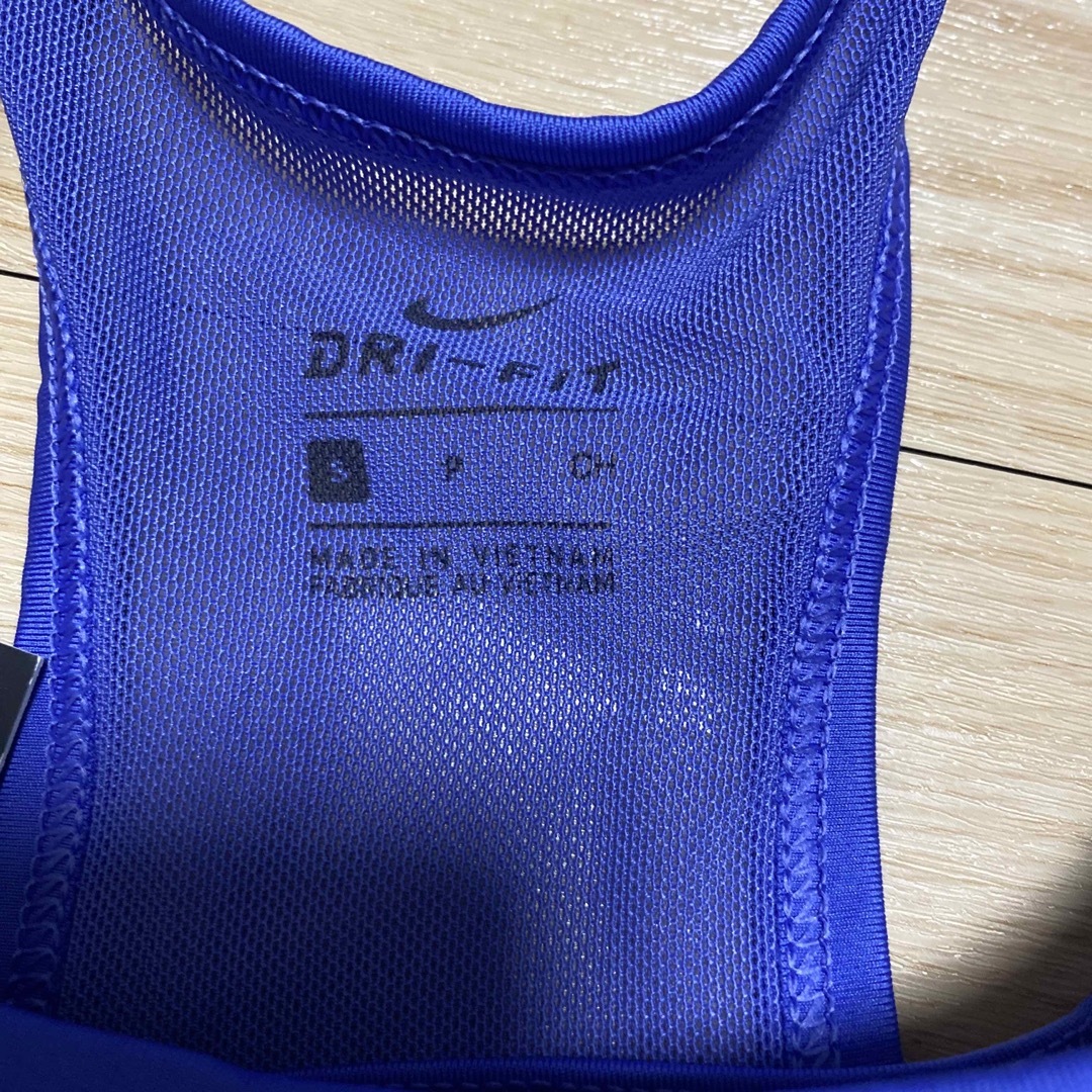 NIKE(ナイキ)の新品　NIKE スポーツブラ　S スポーツ/アウトドアのトレーニング/エクササイズ(トレーニング用品)の商品写真