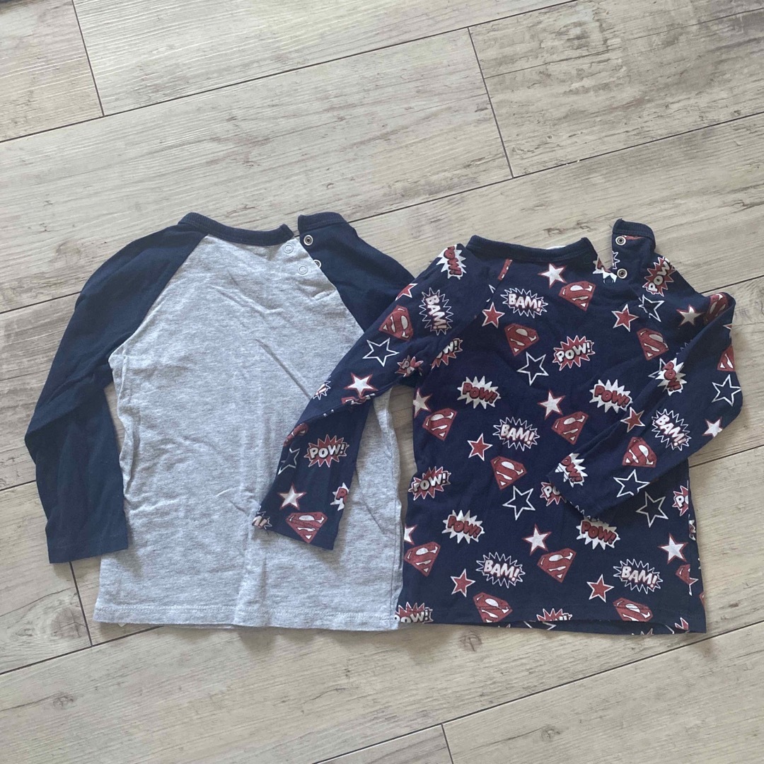 H&M(エイチアンドエム)のH&M♡ スーパーマン　ロンT 2枚セット キッズ/ベビー/マタニティのキッズ服男の子用(90cm~)(Tシャツ/カットソー)の商品写真