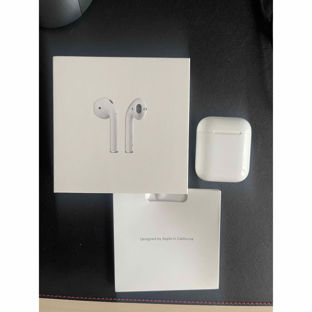 Apple(アップル)のAirPods 第1世代（A1523） スマホ/家電/カメラのオーディオ機器(ヘッドフォン/イヤフォン)の商品写真