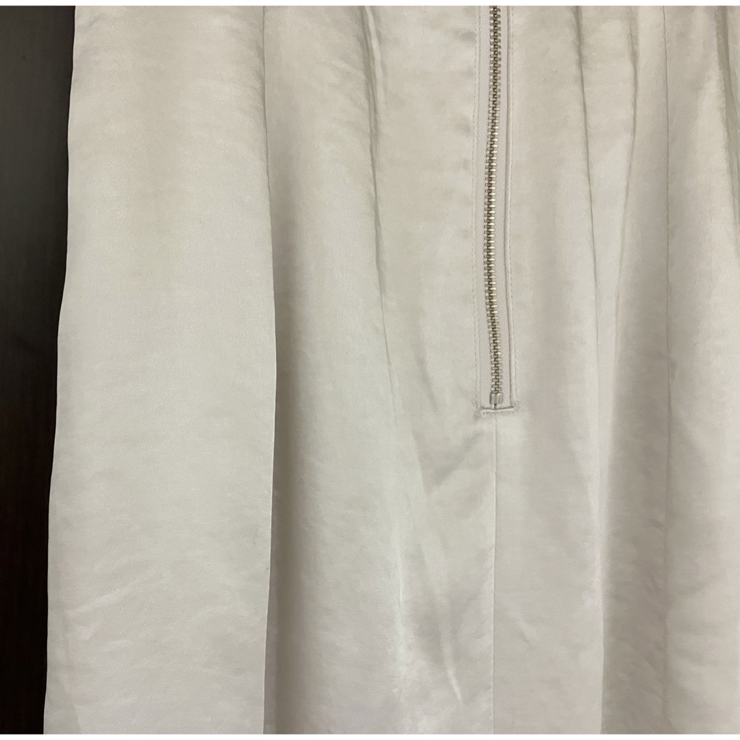 SNIDEL(スナイデル)のスナイデル　サテンナロースカート【新品】難あり レディースのスカート(ロングスカート)の商品写真