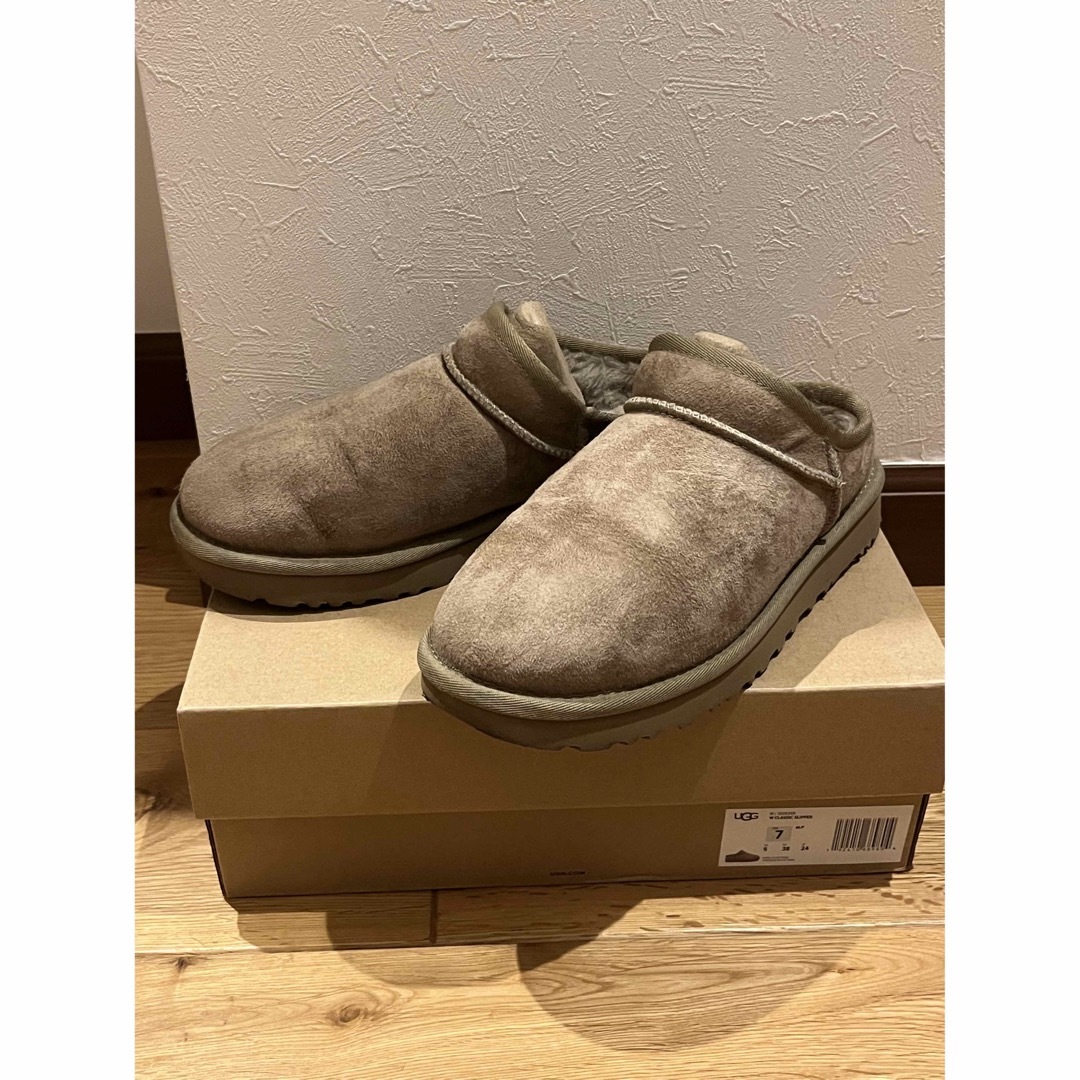 UGG クラシックスリッパ