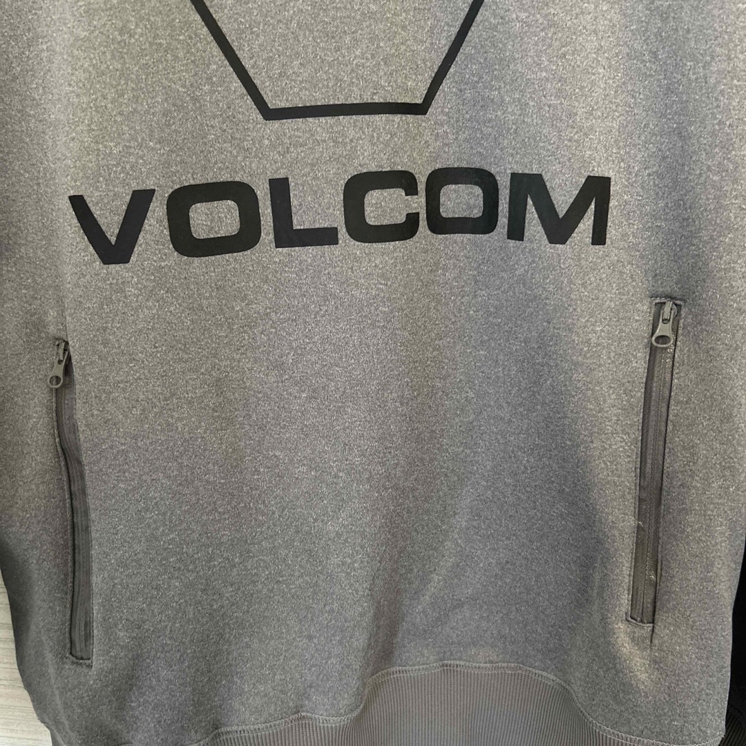 volcom(ボルコム)の※送料込み　volcom   パーカー　Mサイズ メンズのトップス(パーカー)の商品写真
