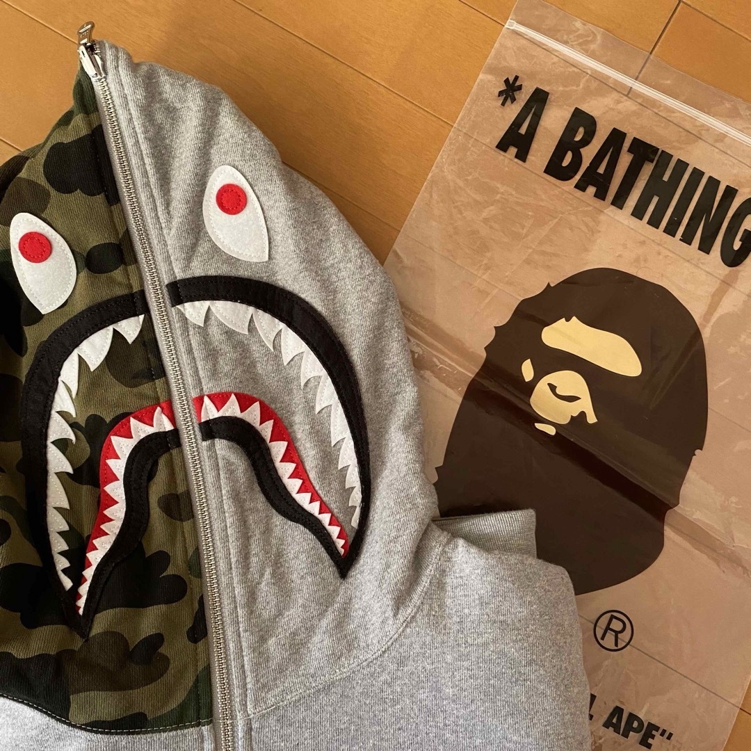 A BATHING APE   エイプ シャーク パーカー 1st camo green × グレーの