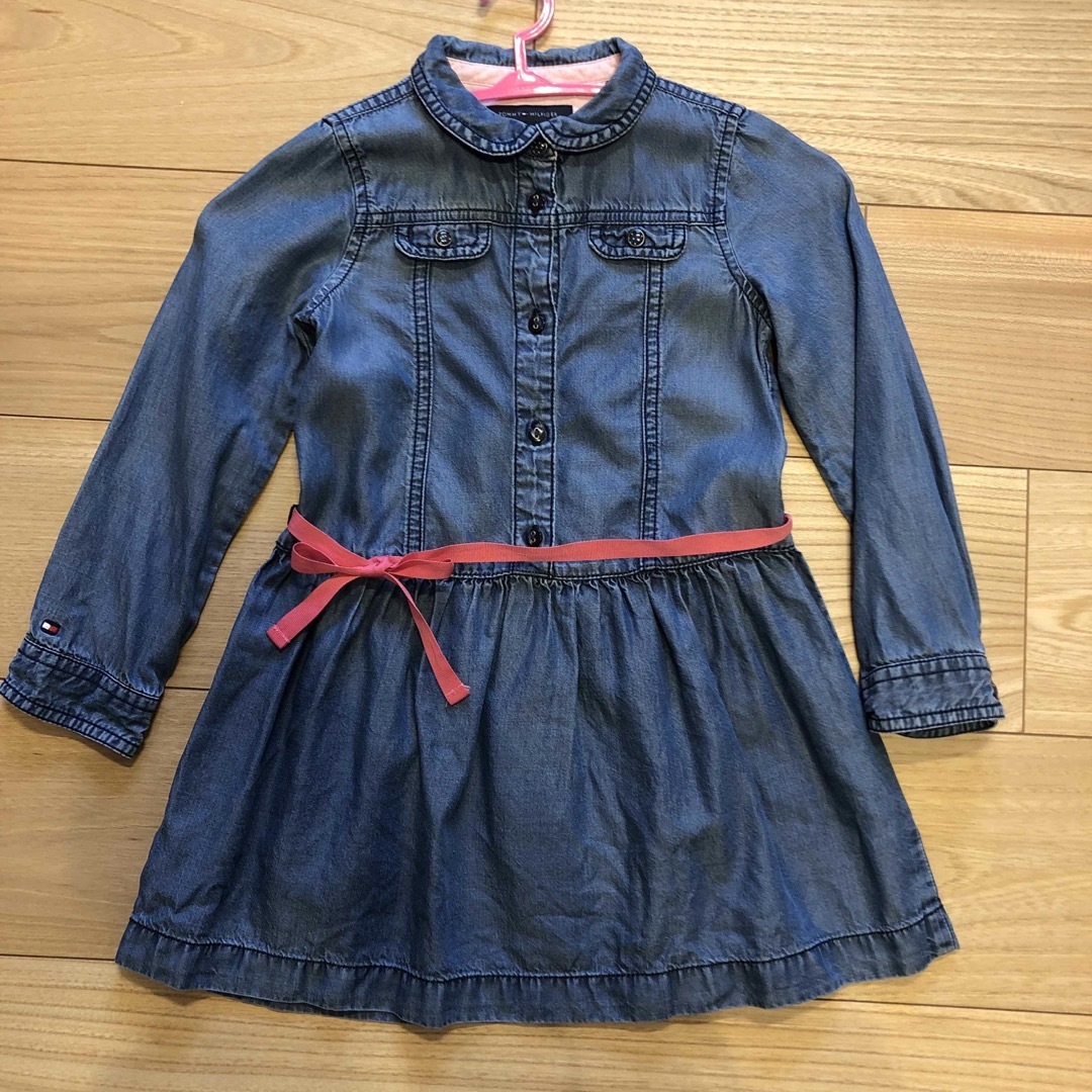 TOMMY HILFIGER(トミーヒルフィガー)のデニム調ワンピース　チュニック キッズ/ベビー/マタニティのキッズ服女の子用(90cm~)(ワンピース)の商品写真