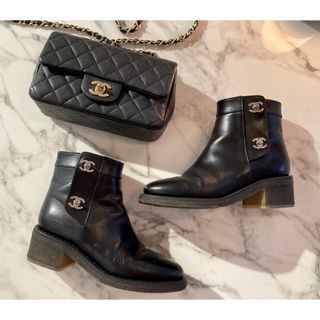 CHANEL - 【定価23万】CHANEL ターンロック ショートブーツ 22 21.5 黒