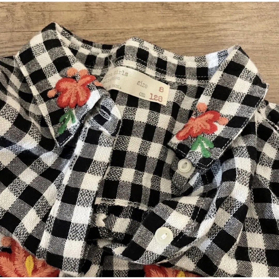 ZARA KIDS(ザラキッズ)のZARA  ザラ　刺繍ギンガムチェックシャツブラウス キッズ/ベビー/マタニティのキッズ服女の子用(90cm~)(ブラウス)の商品写真