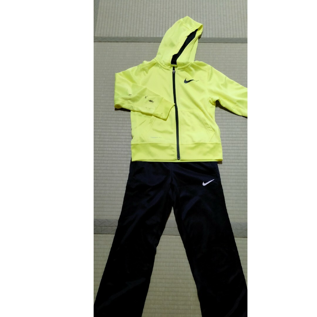 NIKE(ナイキ)のNIKE ナイキ 上下セットアップ キッズ サイズS キッズ/ベビー/マタニティのキッズ服男の子用(90cm~)(その他)の商品写真