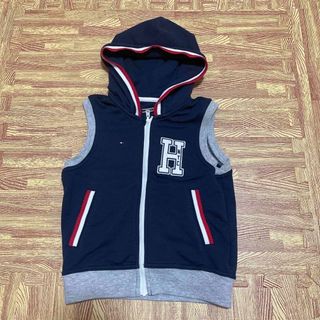 トミーヒルフィガー(TOMMY HILFIGER)の【値下げ】トミーヒルフィガー　男の子ベスト110(ジャケット/上着)