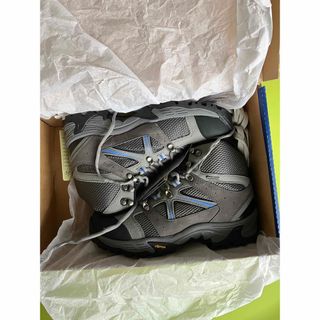 ミズノ(MIZUNO)のミズノ　登山トレッキングシューズ　新品未使用　GORE-TEX ビブラム(登山用品)