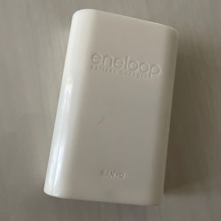 サンヨー(SANYO)のeneloop充電器 単3単4対応　SANYO(バッテリー/充電器)