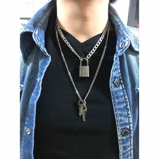 【限定】Louis Vuitton  ガンメタブラック パドロック ネックレス誕生日プレゼント