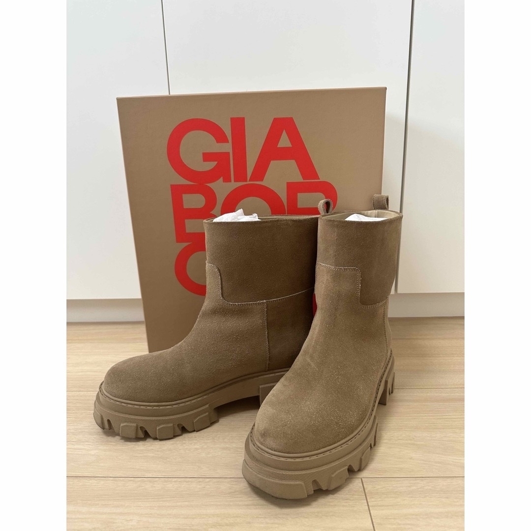 L'Appartement DEUXIEME CLASSE(アパルトモンドゥーズィエムクラス)の美品GIA BORGHINI/ジア ボルギーニSuede Short Boot レディースの靴/シューズ(ブーツ)の商品写真