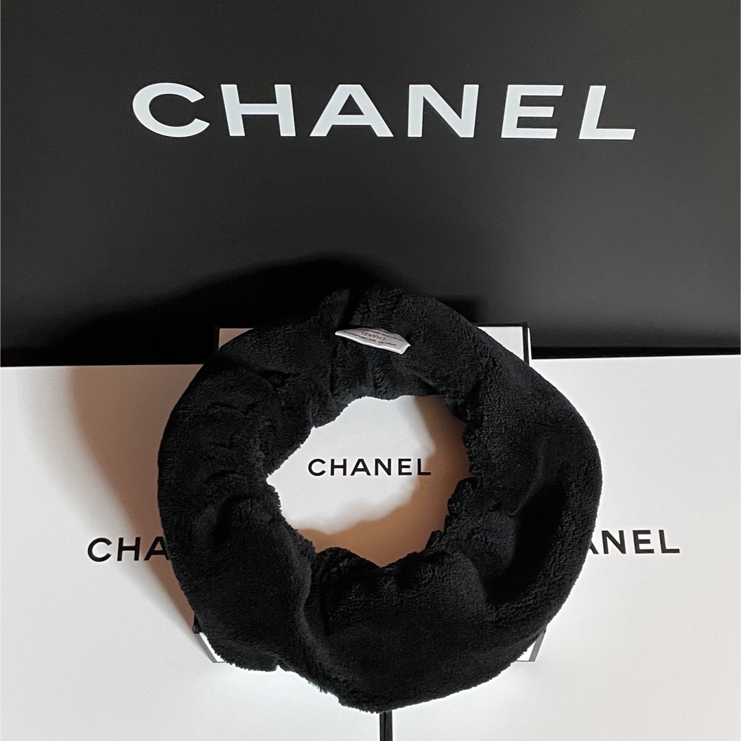CHANEL(シャネル)のCHANEL ヘアバンド ブラック 1個 レディースのヘアアクセサリー(ヘアバンド)の商品写真