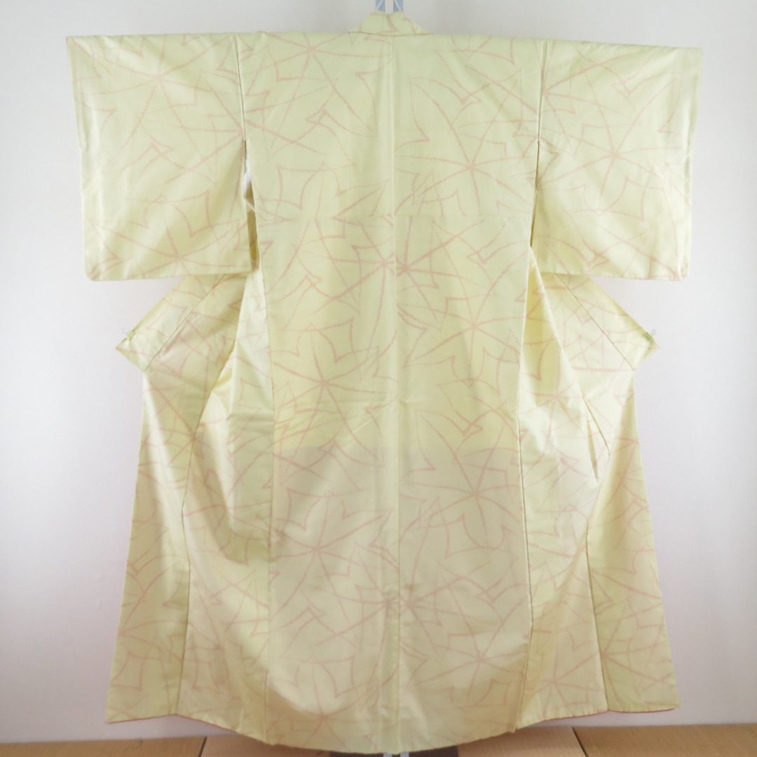 紬 着物 紅葉文様 正絹 黄色 袷 バチ衿 カジュアル 仕立て上がり着物 身丈154cm 美品 レディースの水着/浴衣(着物)の商品写真