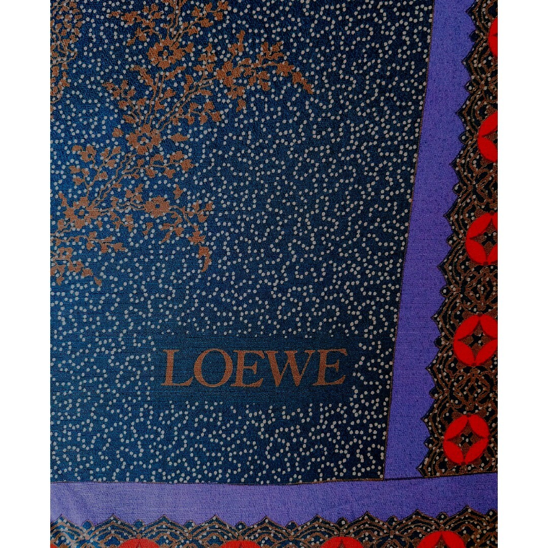 LOEWE(ロエベ)の最終お値下げ【LOEWE】☆新品・未使用☆ シルク100％ 大判スカーフ レディースのファッション小物(バンダナ/スカーフ)の商品写真