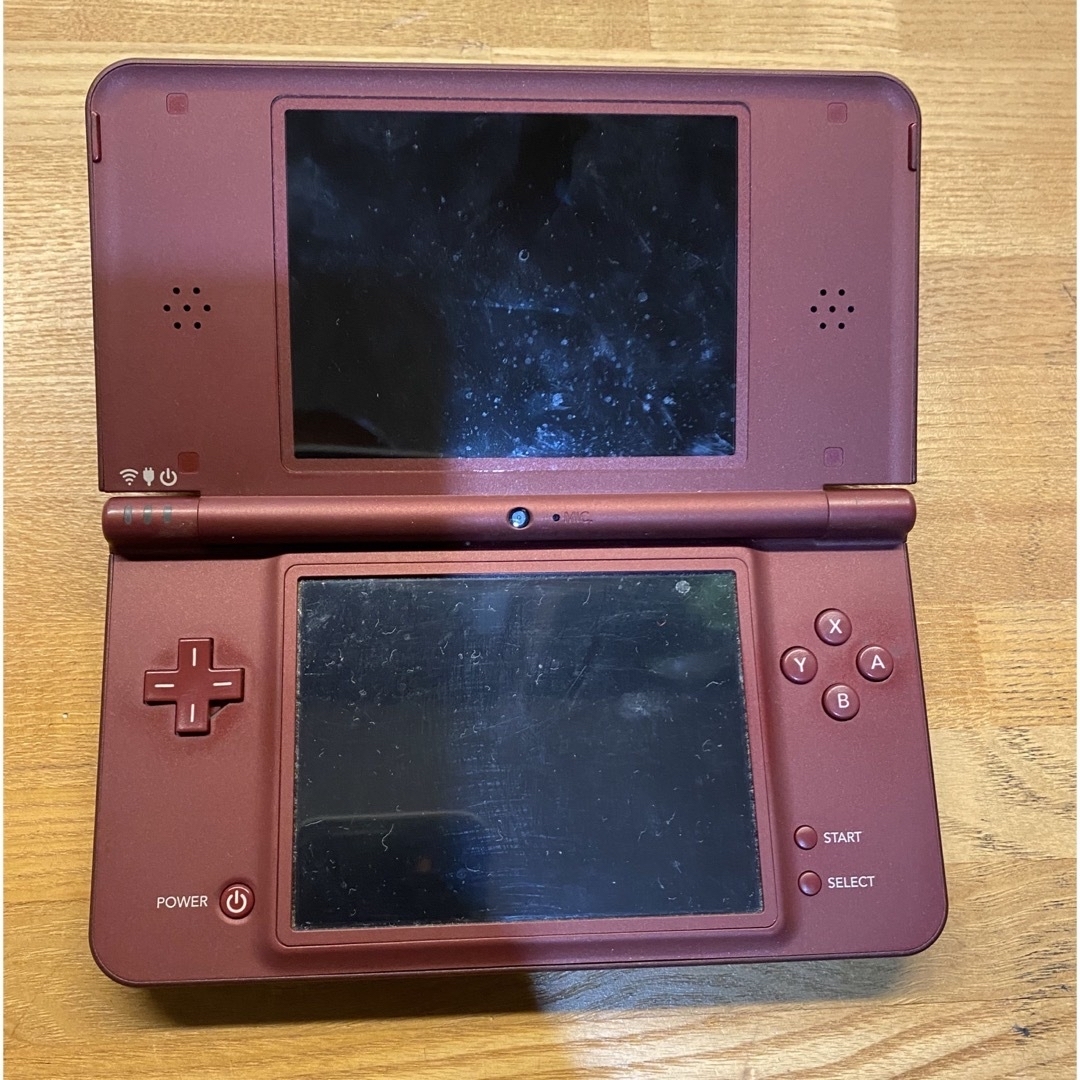 ニンテンドーDS(ニンテンドーDS)のニンテンドーDSi LL ワインレッド エンタメ/ホビーのゲームソフト/ゲーム機本体(携帯用ゲーム機本体)の商品写真