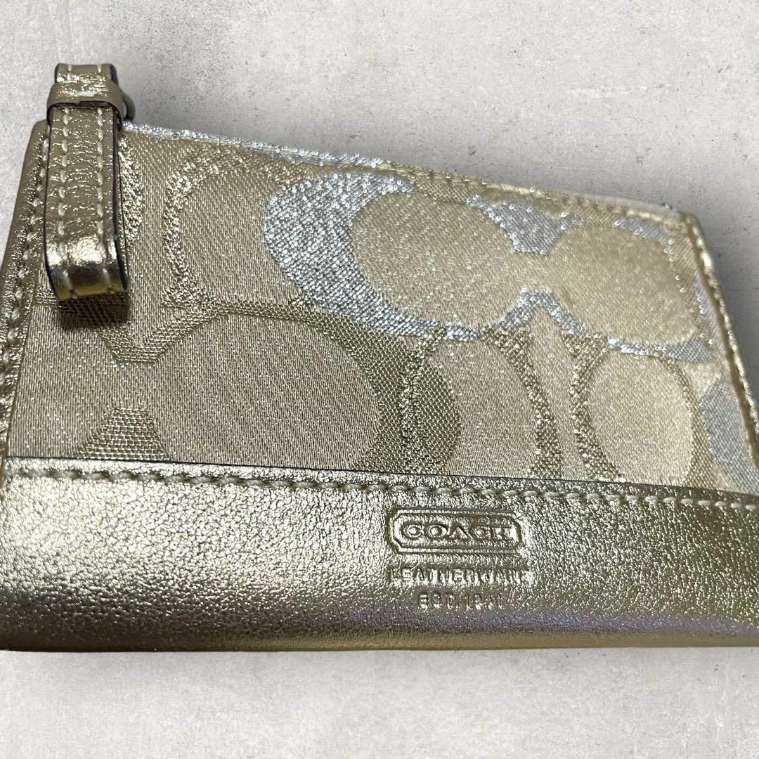 新品未使用 COACH コーチ キーリング付きコインケース シグネチャー柄 金