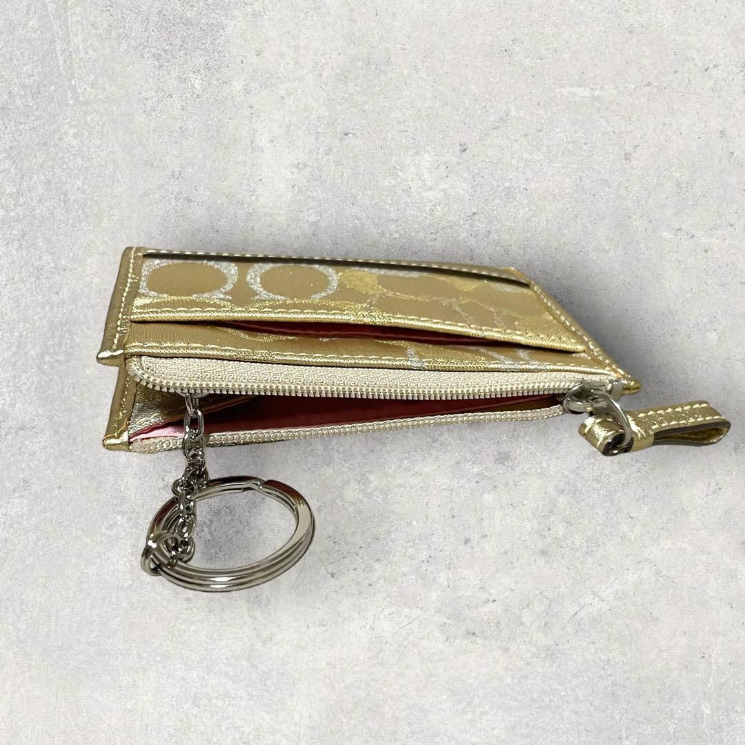 新品未使用 COACH コーチ キーリング付きコインケース シグネチャー柄 金