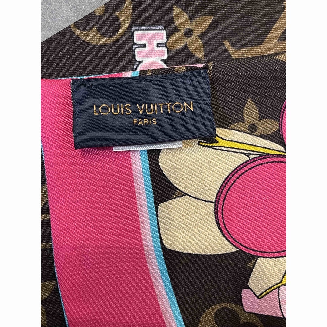 LOUIS VUITTON(ルイヴィトン)のルイヴィトン　バンドー クリスマス 限定 ヴィヴィエンヌ スカーフ M00490 レディースのファッション小物(バンダナ/スカーフ)の商品写真