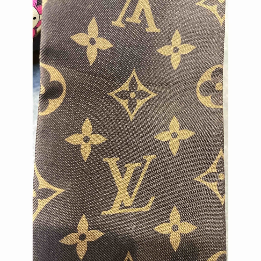 LOUIS VUITTON(ルイヴィトン)のルイヴィトン　バンドー クリスマス 限定 ヴィヴィエンヌ スカーフ M00490 レディースのファッション小物(バンダナ/スカーフ)の商品写真