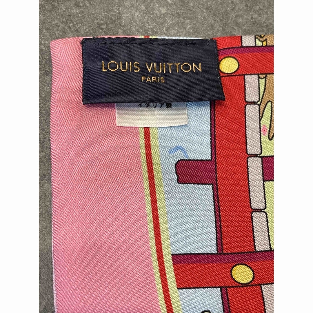 LOUIS VUITTON(ルイヴィトン)のクリスマス限定　ルイヴィトン　バンドー　M00491 日本限定柄 桜と猫 レディースのファッション小物(バンダナ/スカーフ)の商品写真