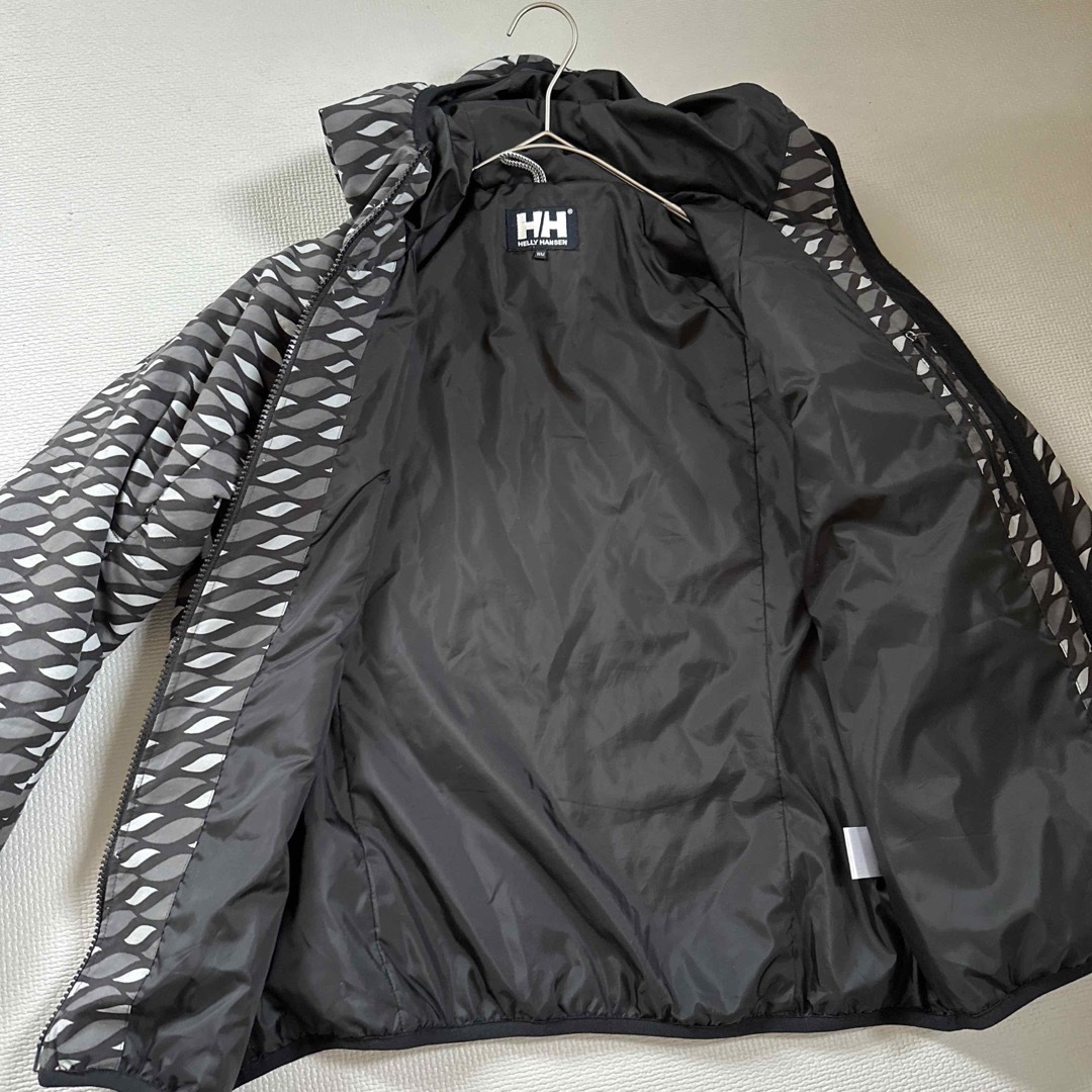 HELLY HANSEN(ヘリーハンセン)の美品　ユニセックス　キッズにも　ヘリーハンセン　フード付き　中綿ジャケット キッズ/ベビー/マタニティのキッズ服男の子用(90cm~)(ジャケット/上着)の商品写真