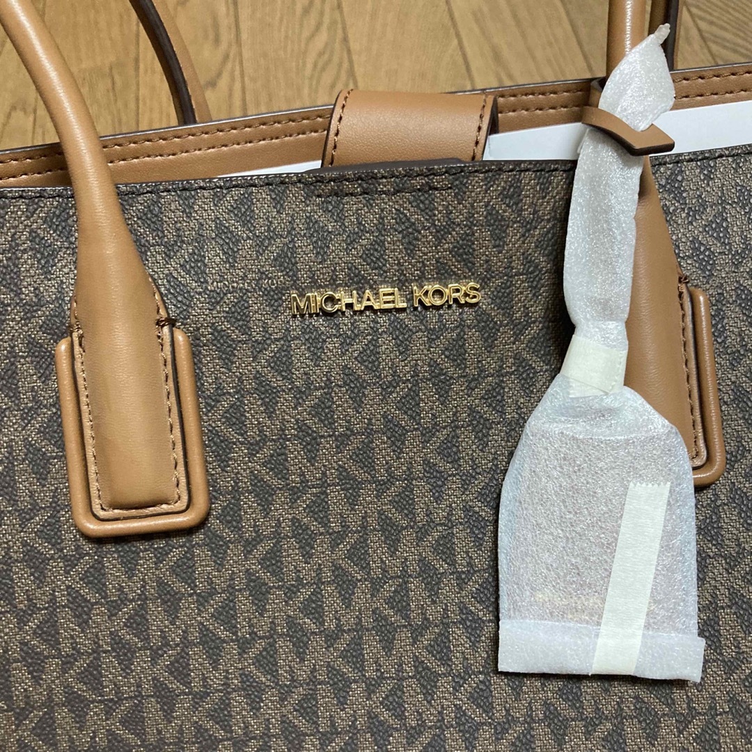 Michael Kors(マイケルコース)の新品・未使用　ラージサイズ　マイケルコース　トートバック レディースのバッグ(トートバッグ)の商品写真