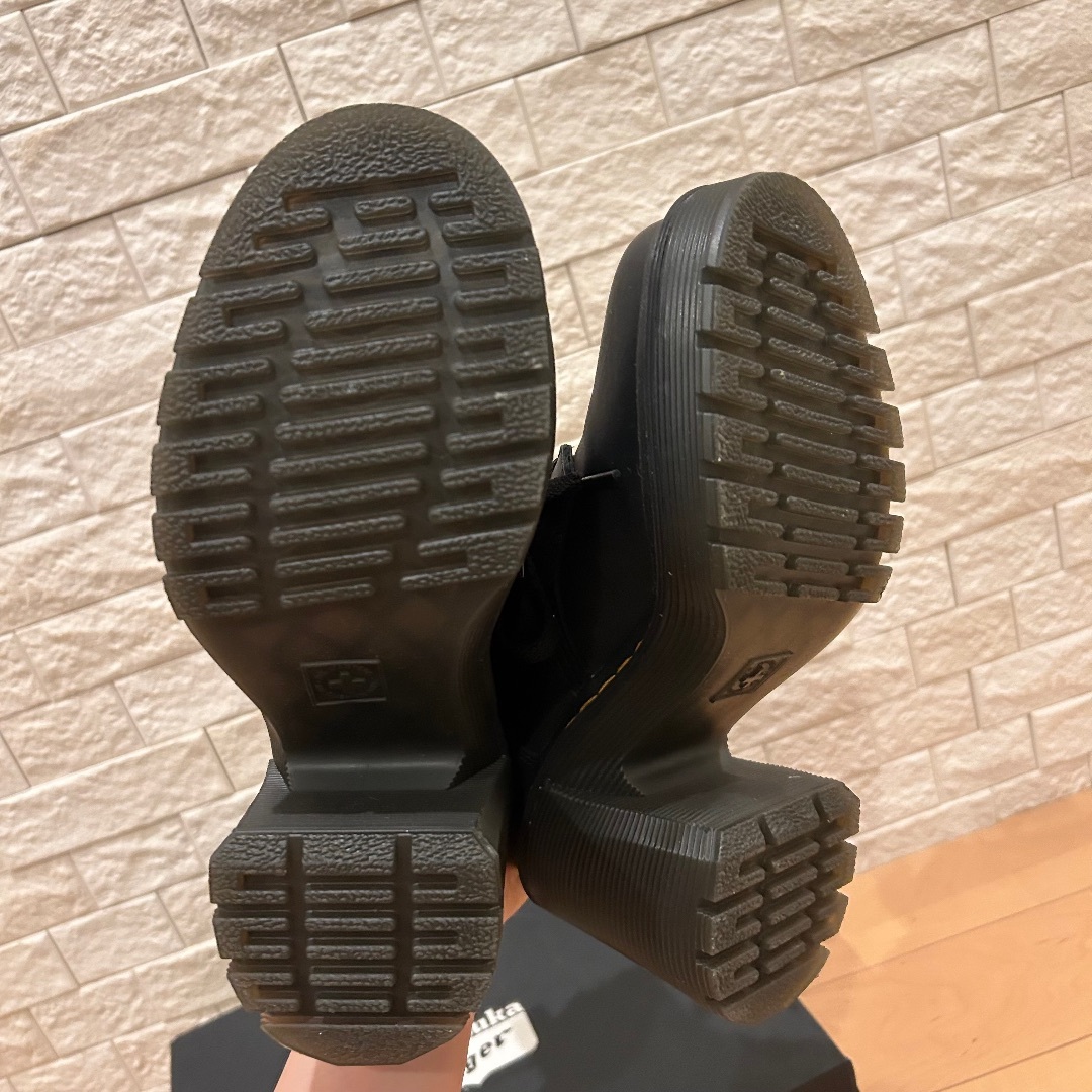 ほぼ未使用 ドクターマーチン JESY6タイ ブーツ レディース 23〜23.5 ほぼ未使用 ドクターマーチン JESY6タイ ブーツ レディース 23〜23.5