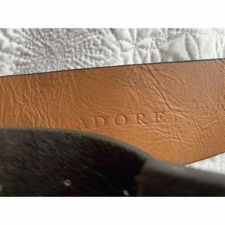 ADORE - ADORE アドーア 本革ハラコ ワイドベルト 太ベルト カーキ色の