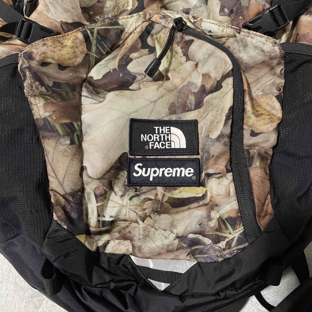 Supreme(シュプリーム)のSupreme THE NORTH  BACKPACK "Leaves" メンズのバッグ(バッグパック/リュック)の商品写真