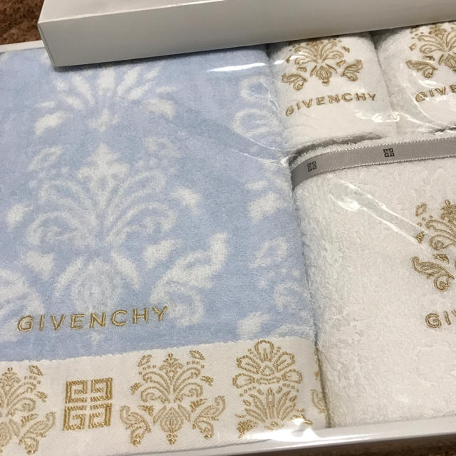 GIVENCHY(ジバンシィ)のジバンシー タオル  バスタオル フェイスタオル インテリア/住まい/日用品の日用品/生活雑貨/旅行(タオル/バス用品)の商品写真