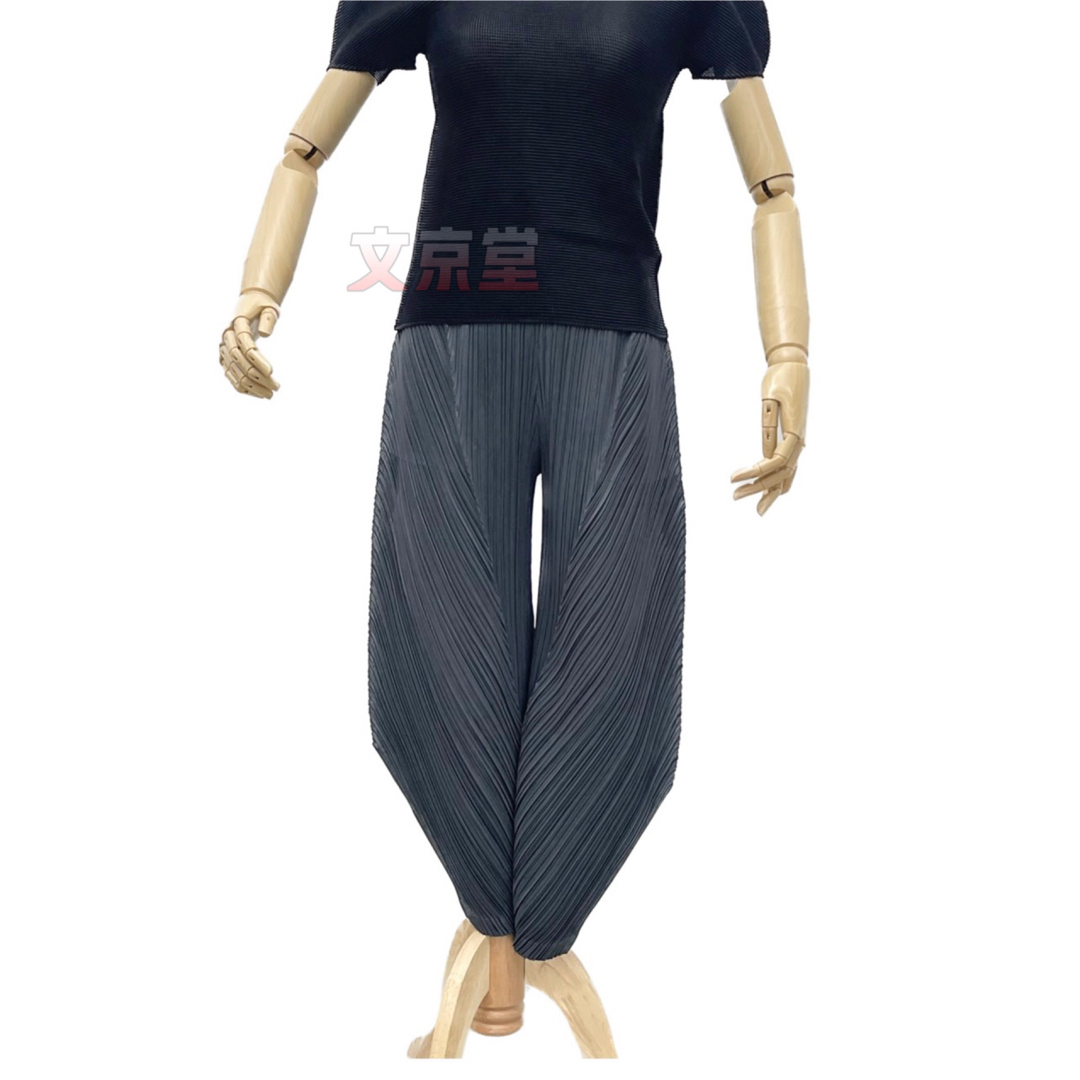 イッセイミヤケ ISSEY MIYAKE プリーツプリーズ 長パンツ 濃グレー