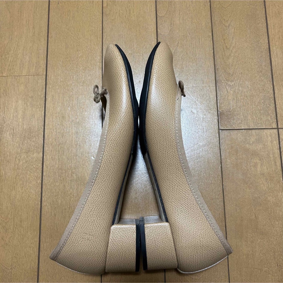 repetto(レペット)のレペット　カミーユ　ベージュ　39 パンプス　repetto レディースの靴/シューズ(ハイヒール/パンプス)の商品写真