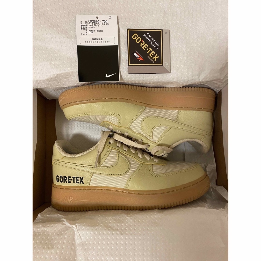 NIKE(ナイキ)の【完売品】NIKE AIR FORCE 1 GORE-TEX／GOLD レディースの靴/シューズ(スニーカー)の商品写真