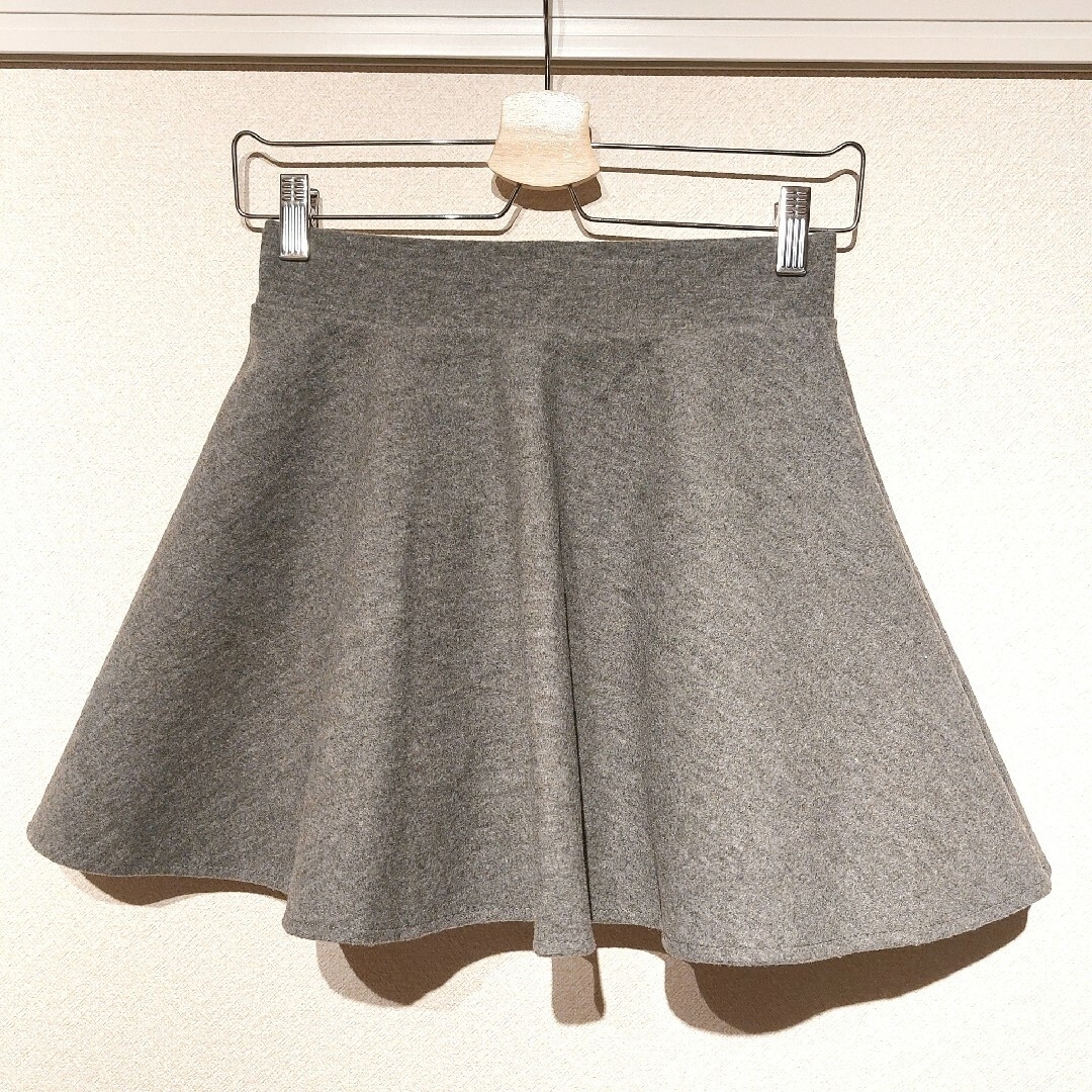 ミニ丈 フレアスカート パンツ  グレー《新品未使用タグ付き》 レディースのスカート(ミニスカート)の商品写真