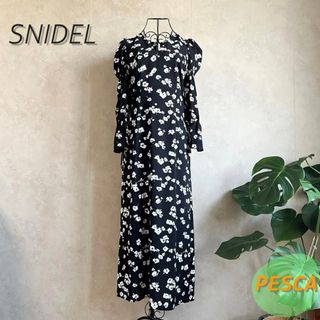 スナイデル(SNIDEL)の【美品】スナイデル　フラワーロングワンピース(ロングワンピース/マキシワンピース)