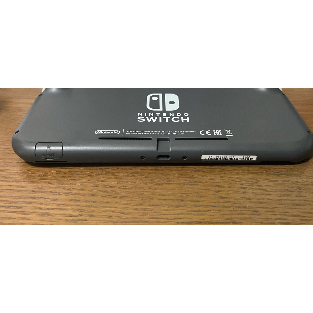 任天堂(ニンテンドウ)のNintendo Switch Liteグレー ジャンク品 エンタメ/ホビーのゲームソフト/ゲーム機本体(家庭用ゲーム機本体)の商品写真