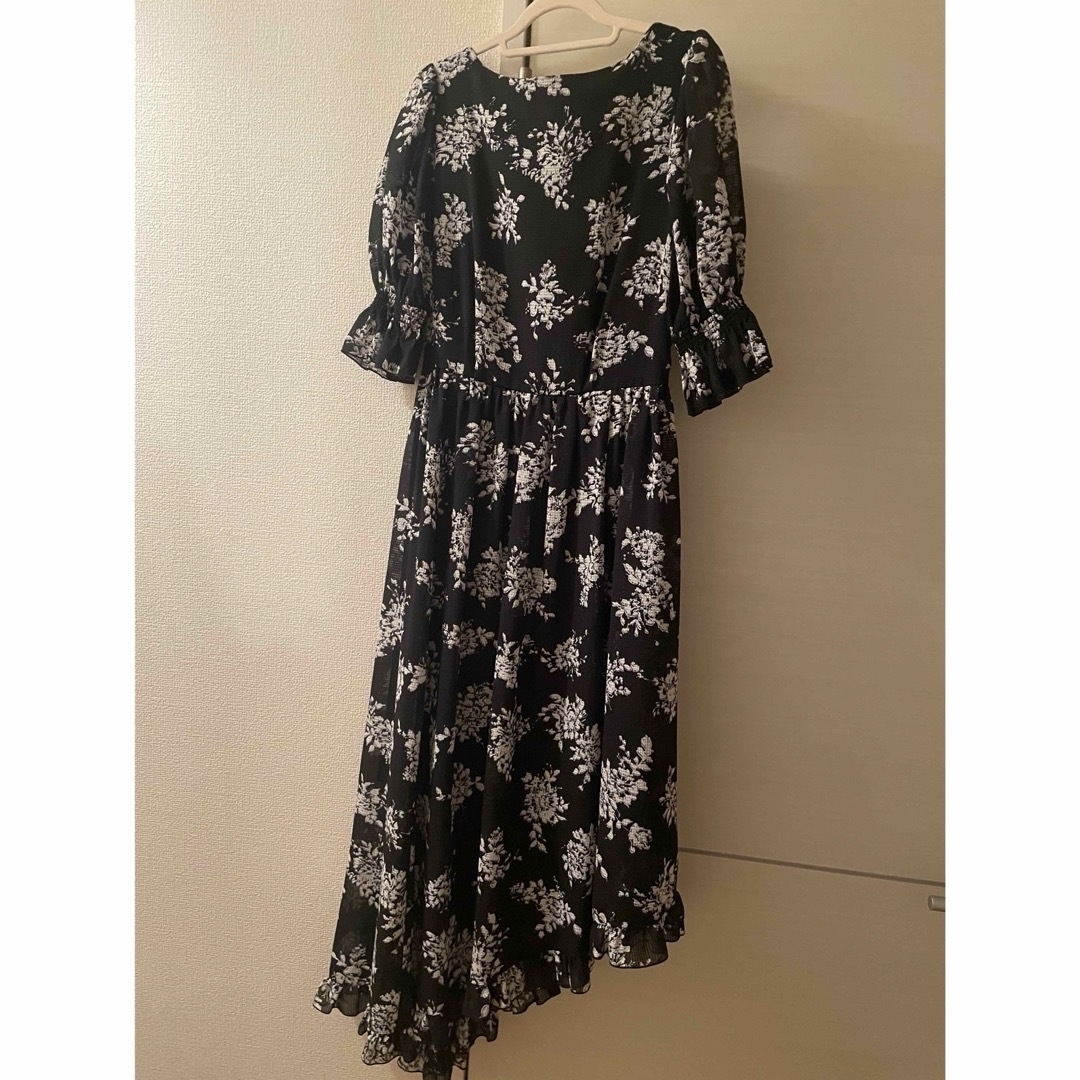 Her lip to(ハーリップトゥ)のHerlipto Asymmetrical Floral Dress レディースのワンピース(ひざ丈ワンピース)の商品写真