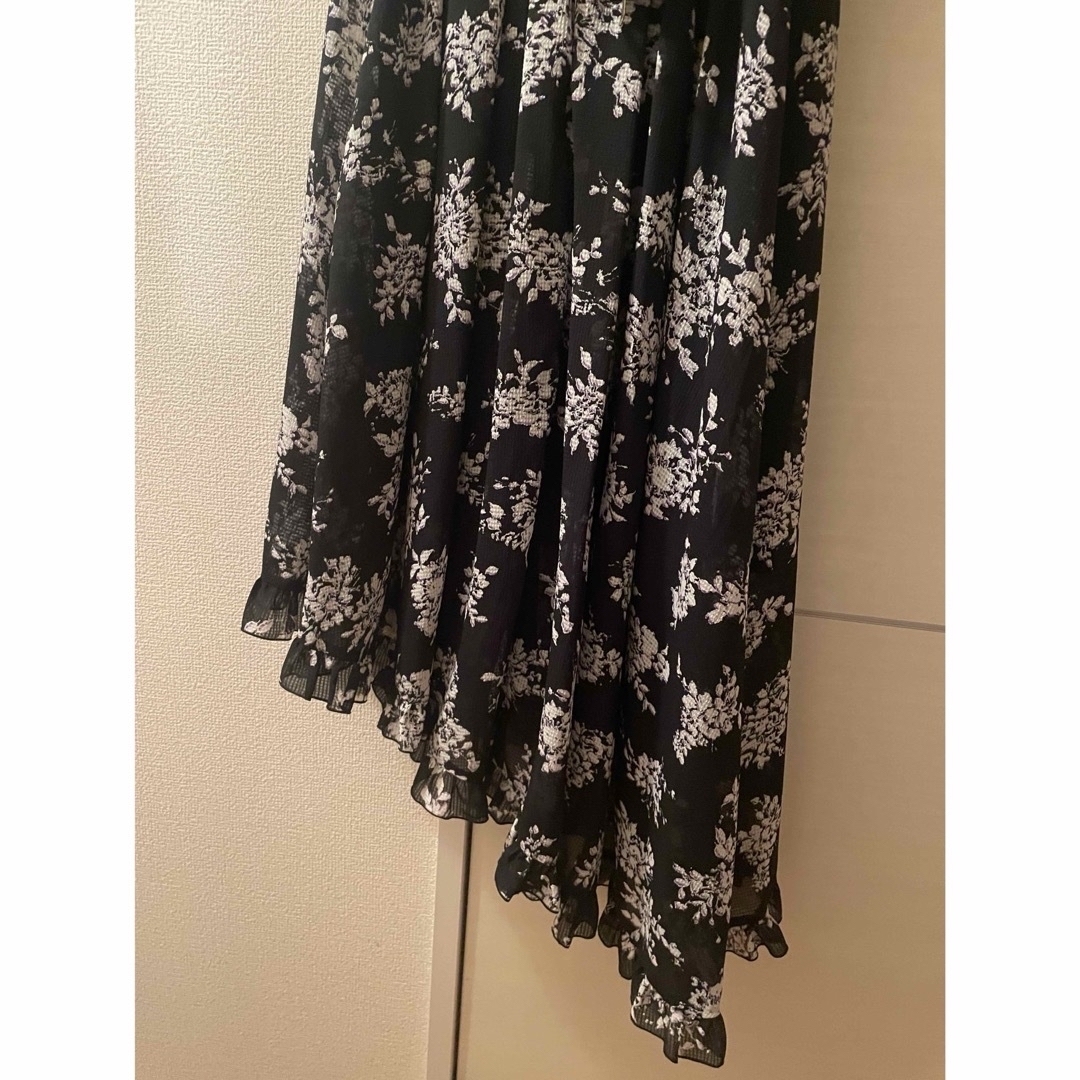 Her lip to(ハーリップトゥ)のHerlipto Asymmetrical Floral Dress レディースのワンピース(ひざ丈ワンピース)の商品写真