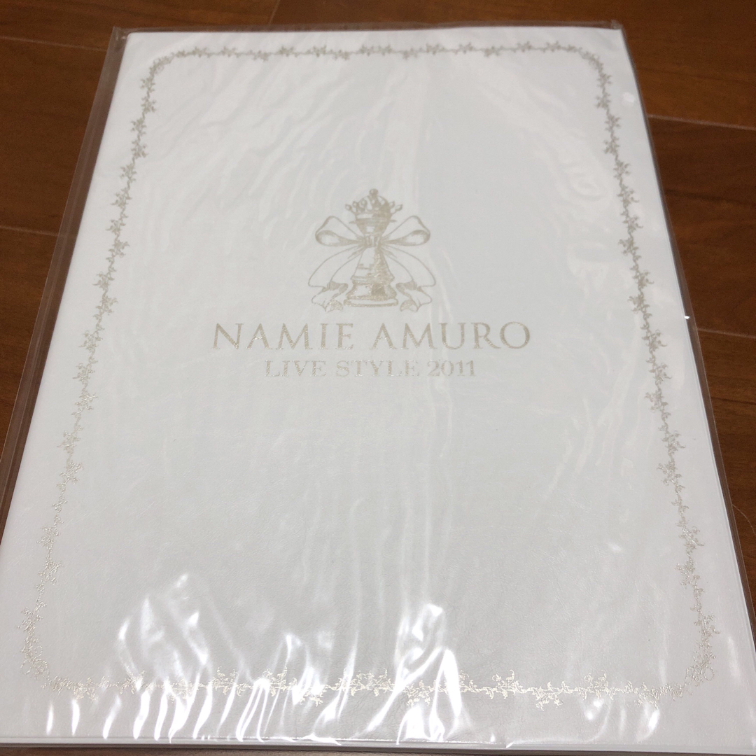 新品 未開封 安室奈美恵 パンフレット LIVE STYLE 2011 写真集-